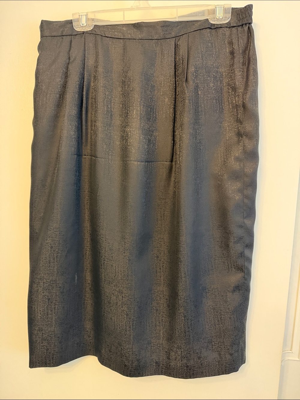 Vintage Classic Black Textured Silk & Lined Pencil Skirt- Women/Size M